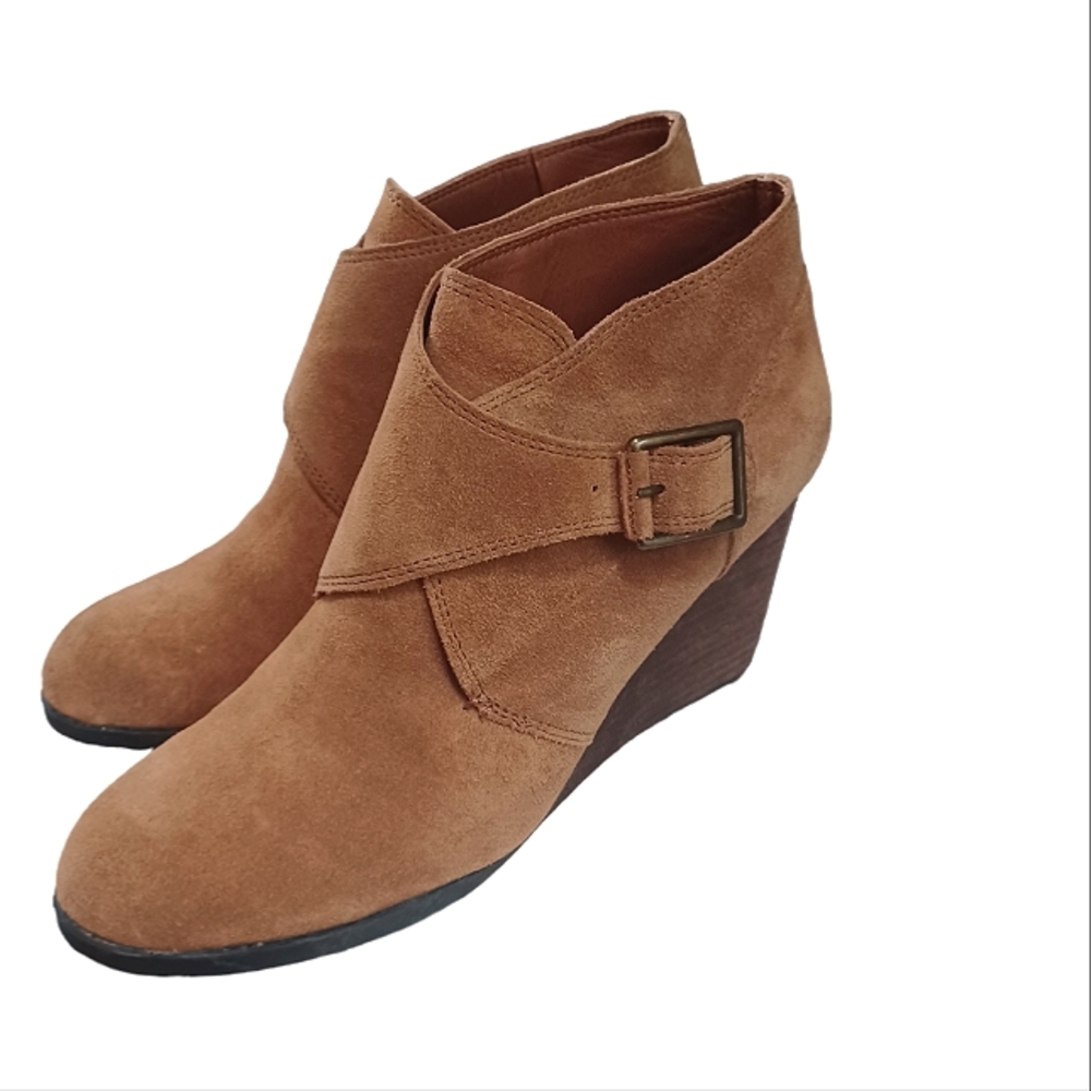 Lucky Brand Sumarah suede buckle front wedge ankle shoe  size 8.5M camel